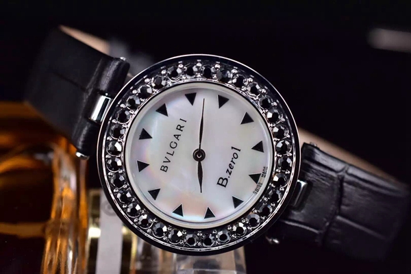 ブルガリ時計正面デザイン